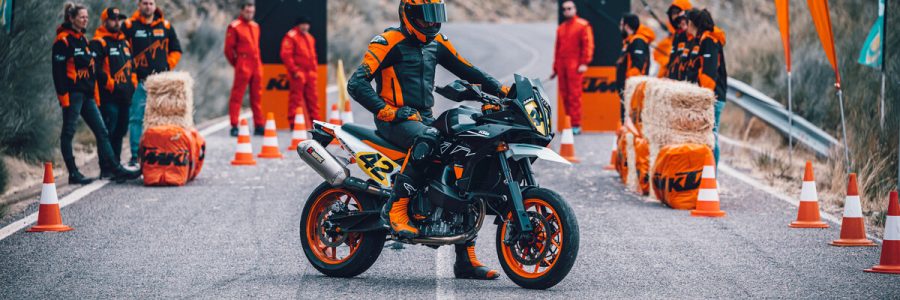 509901_MY23 KTM 890 SMT_Static_Hillclimb_Bike_Static